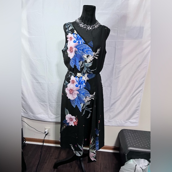 Beautiful Ted Baker floral aline SL midi dress - Picture 2 of 6